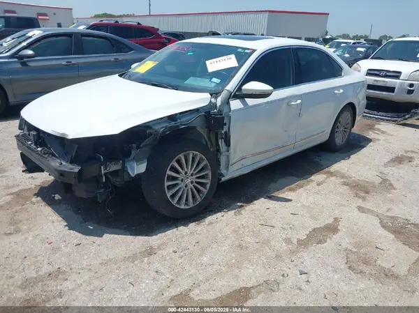 1VWBS7A31GC021000 2016 VOLKSWAGEN PASSAT - Image 2