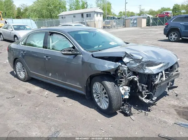 1VWBS7A34GC049728 2016 VOLKSWAGEN PASSAT - Image 1