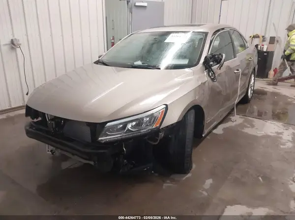 1VWBS7A35GC028547 2016 VOLKSWAGEN PASSAT - Image 2