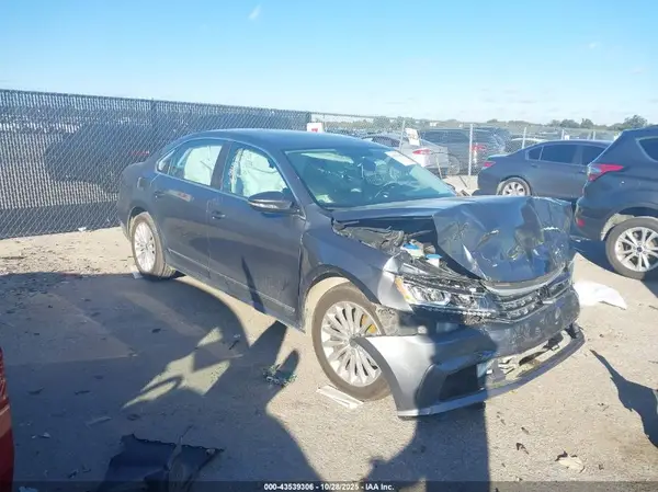 1VWBS7A36GC038679 2016 VOLKSWAGEN PASSAT - Image 1