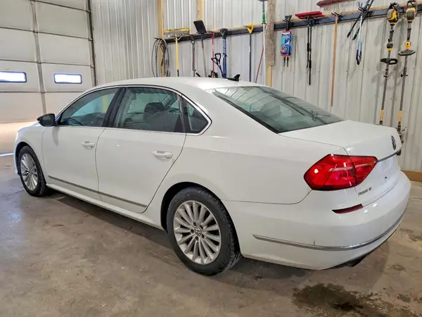 1VWBS7A37GC014861 2016 VOLKSWAGEN PASSAT - Image 2
