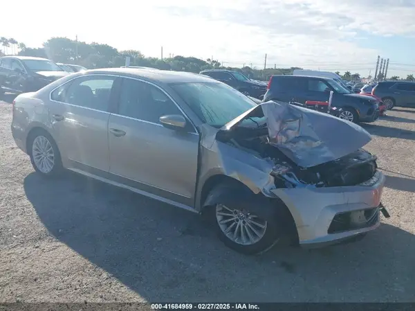 1VWBS7A38GC018059 2016 VOLKSWAGEN PASSAT - Image 1
