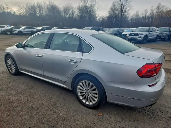 1VWBS7A3XGC035915 2016 VOLKSWAGEN PASSAT - Image 2