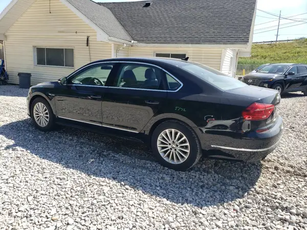 1VWBS7A3XGC045702 2016 VOLKSWAGEN PASSAT - Image 2