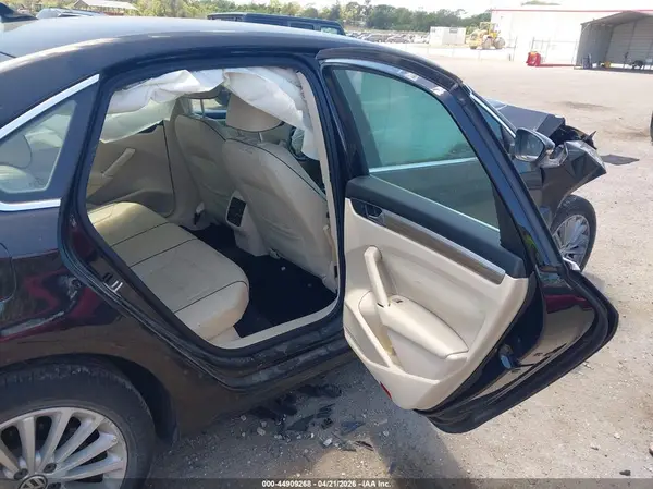 1VWBT7A30GC025360 2016 VOLKSWAGEN PASSAT - Image 8