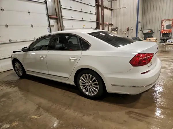 1VWBT7A30GC031000 2016 VOLKSWAGEN PASSAT - Image 2