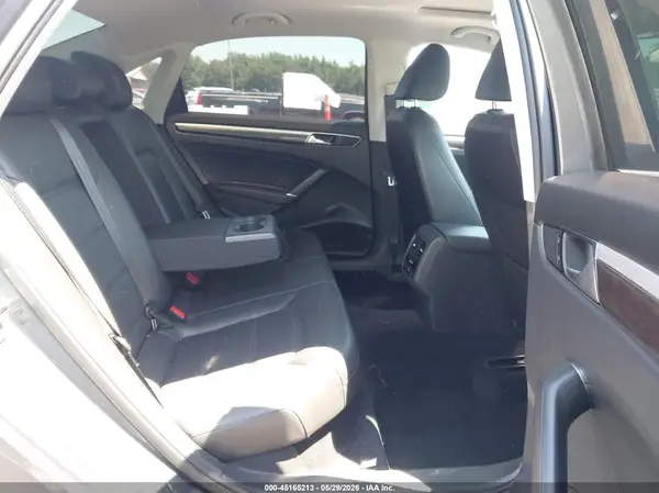 1VWBT7A30GC045799 2016 VOLKSWAGEN PASSAT - Image 8