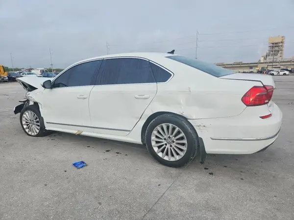 1VWBT7A30GC067415 2016 VOLKSWAGEN PASSAT - Image 2