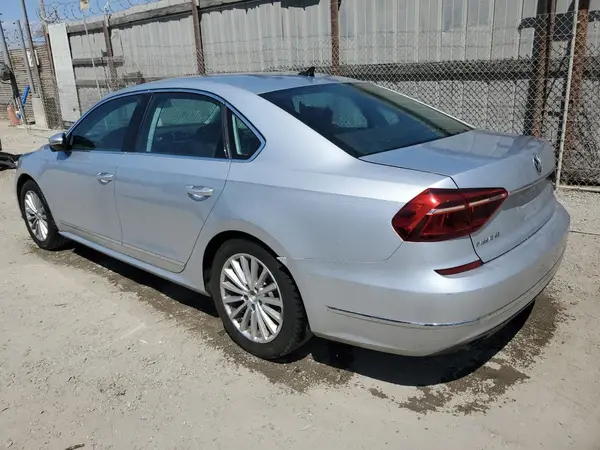 1VWBT7A30HC000945 2017 VOLKSWAGEN PASSAT - Image 2
