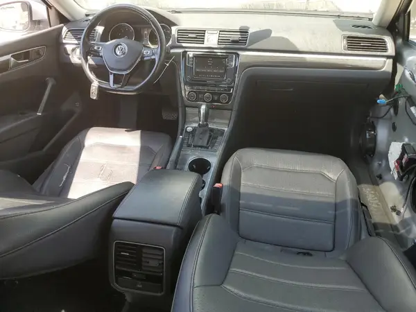 1VWBT7A30HC000945 2017 VOLKSWAGEN PASSAT - Image 8