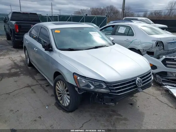 1VWBT7A30HC008401 2017 VOLKSWAGEN PASSAT - Image 1