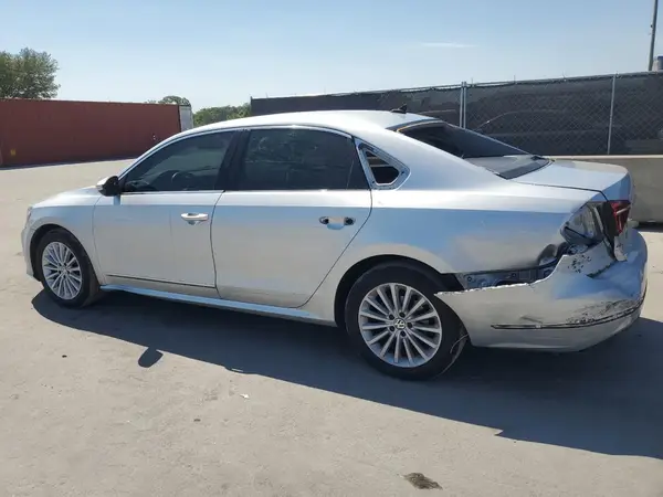 1VWBT7A30HC010987 2017 VOLKSWAGEN PASSAT - Image 2