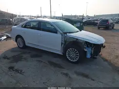 1VWBT7A30HC011010 2017 VOLKSWAGEN PASSAT
