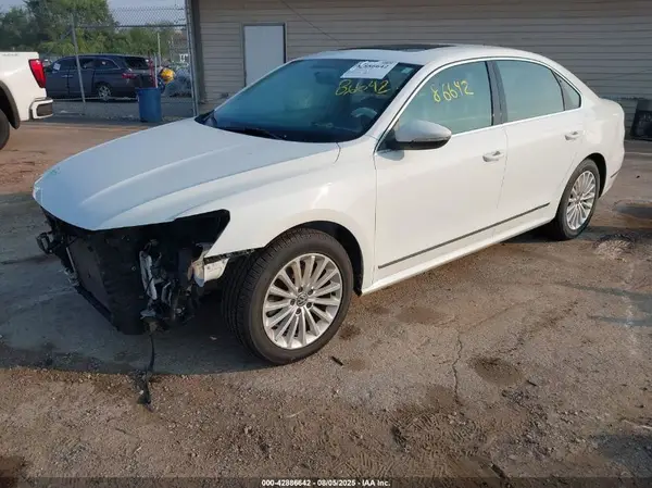 1VWBT7A30HC011010 2017 VOLKSWAGEN PASSAT - Image 2
