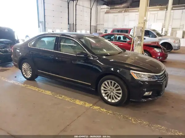 1VWBT7A30HC019849 2017 VOLKSWAGEN PASSAT - Image 1