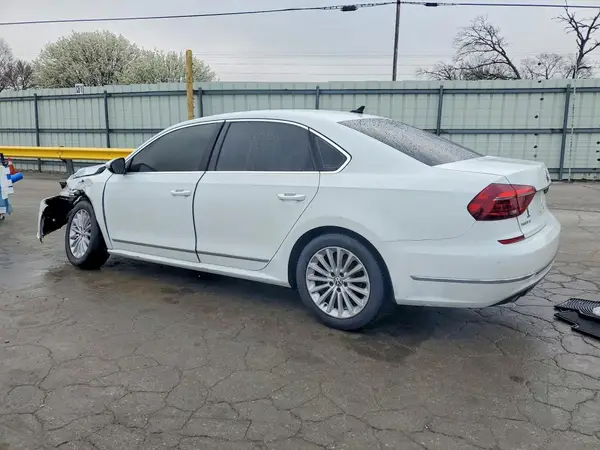1VWBT7A30HC028020 2017 VOLKSWAGEN PASSAT - Image 2