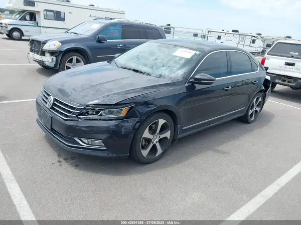 1VWBT7A30HC034559 2017 VOLKSWAGEN PASSAT - Image 2