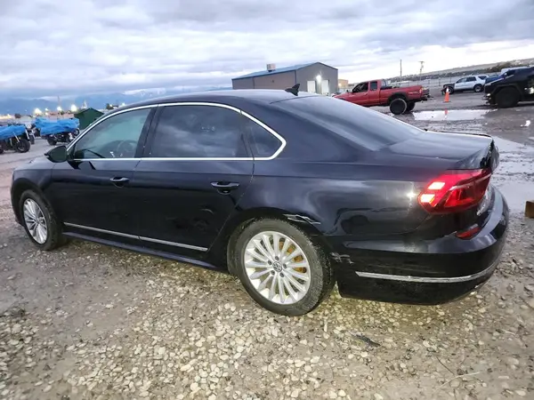 1VWBT7A30HC034738 2017 VOLKSWAGEN PASSAT - Image 2