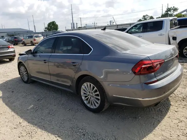 1VWBT7A30HC035596 2017 VOLKSWAGEN PASSAT - Image 2