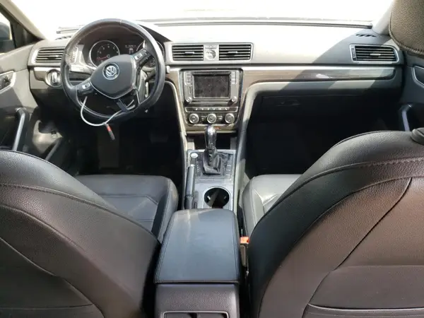 1VWBT7A30HC035596 2017 VOLKSWAGEN PASSAT - Image 8