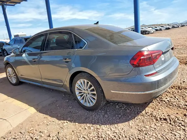 1VWBT7A30HC036117 2017 VOLKSWAGEN PASSAT - Image 2