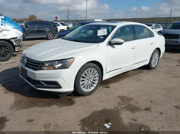 1VWBT7A30HC037414 2017 VOLKSWAGEN PASSAT - Image 2