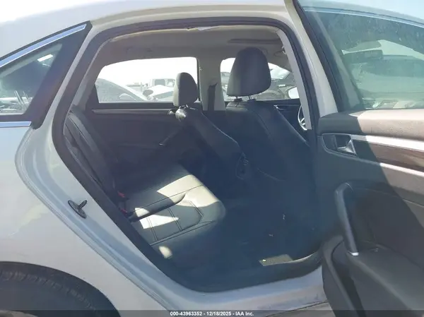 1VWBT7A30HC037414 2017 VOLKSWAGEN PASSAT - Image 8