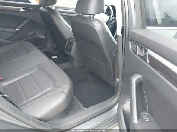 1VWBT7A30HC037641 2017 VOLKSWAGEN PASSAT - Image 8