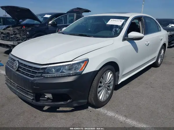 1VWBT7A30HC037915 2017 VOLKSWAGEN PASSAT - Image 2