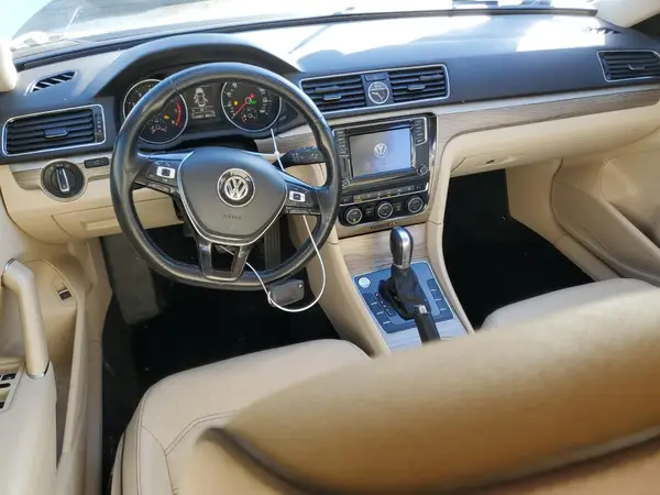 1VWBT7A30HC038711 2017 VOLKSWAGEN PASSAT - Image 8