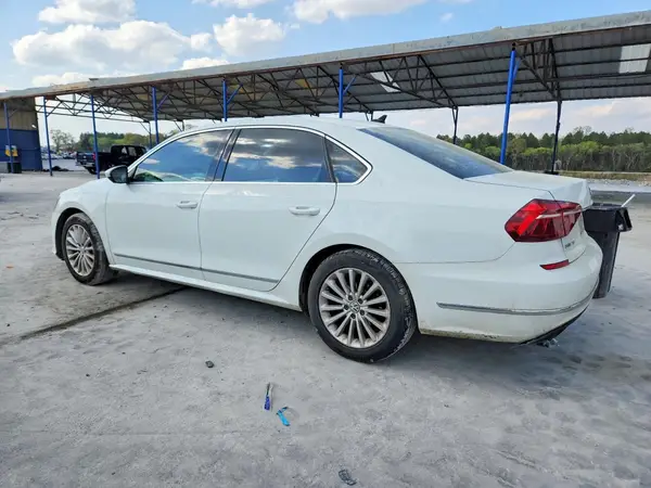 1VWBT7A30HC040877 2017 VOLKSWAGEN PASSAT - Image 2