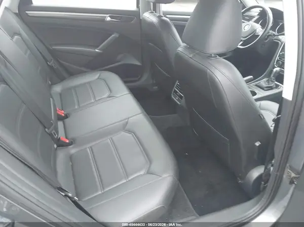 1VWBT7A30HC041088 2017 VOLKSWAGEN PASSAT - Image 8
