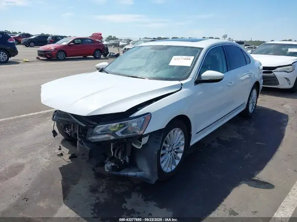 1VWBT7A30HC041298 2017 VOLKSWAGEN PASSAT - Image 2