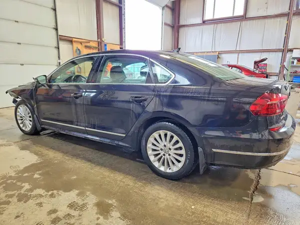 1VWBT7A30HC042810 2017 VOLKSWAGEN PASSAT - Image 2