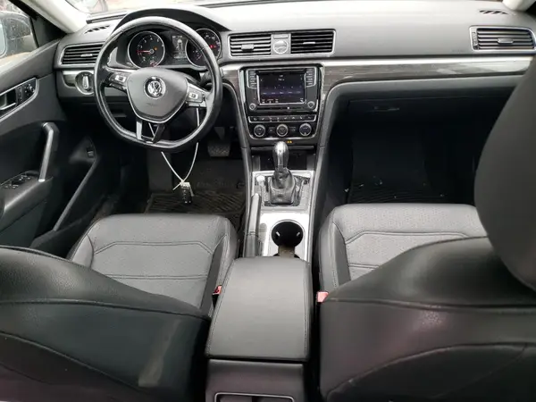 1VWBT7A30HC047795 2017 VOLKSWAGEN PASSAT - Image 8