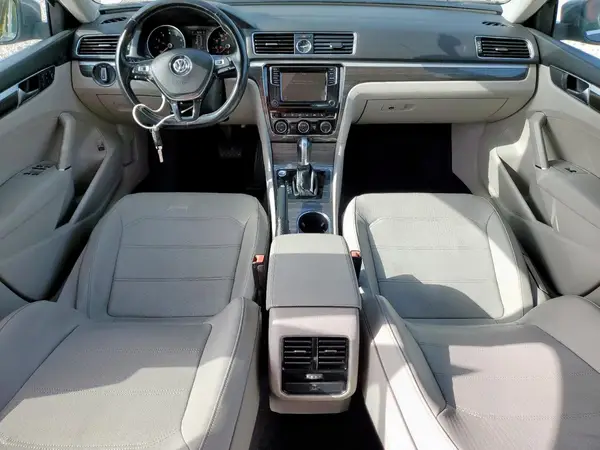 1VWBT7A30HC050230 2017 VOLKSWAGEN PASSAT - Image 8
