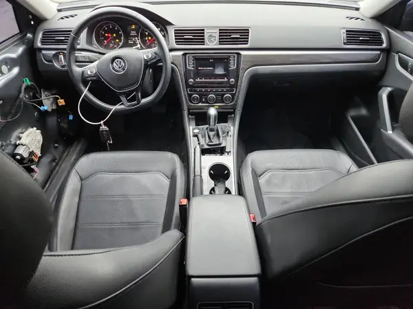 1VWBT7A30HC053208 2017 VOLKSWAGEN PASSAT - Image 8