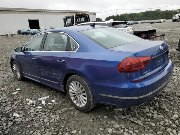1VWBT7A30HC074298 2017 VOLKSWAGEN PASSAT - Image 2