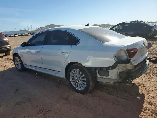 1VWBT7A30HC084037 2017 VOLKSWAGEN PASSAT - Image 2