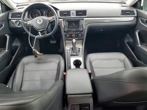 1VWBT7A30HC084085 2017 VOLKSWAGEN PASSAT - Image 8