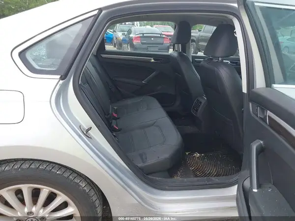 1VWBT7A31HC000243 2017 VOLKSWAGEN PASSAT - Image 8
