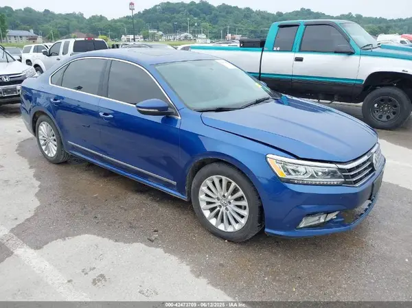 1VWBT7A31HC000694 2017 VOLKSWAGEN PASSAT - Image 1