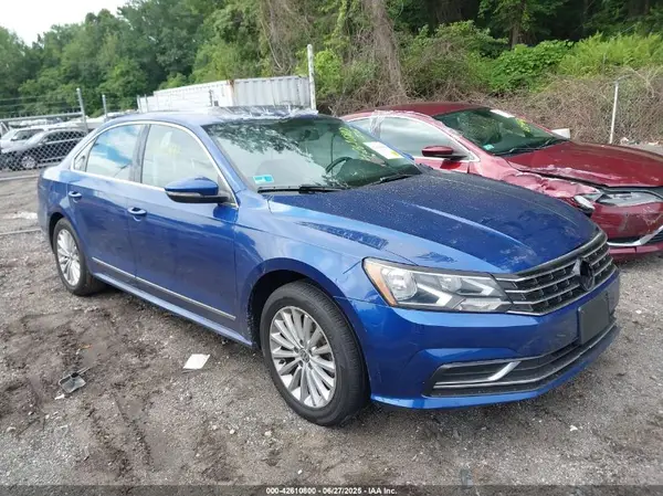1VWBT7A31HC010464 2017 VOLKSWAGEN PASSAT - Image 1