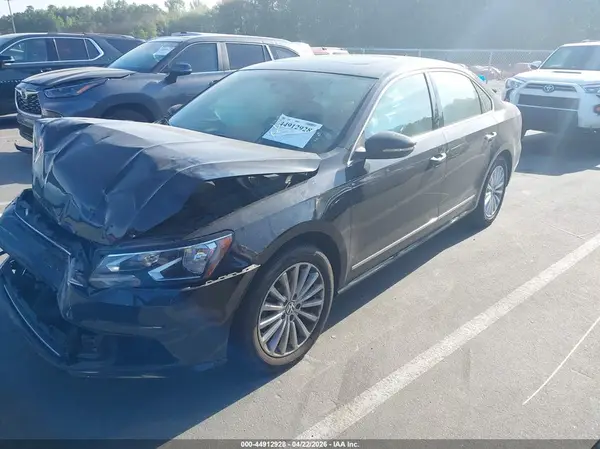 1VWBT7A31HC010481 2017 VOLKSWAGEN PASSAT - Image 2