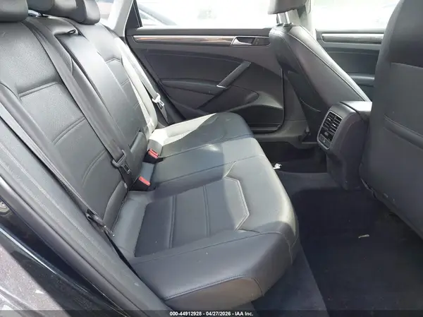 1VWBT7A31HC010481 2017 VOLKSWAGEN PASSAT - Image 8