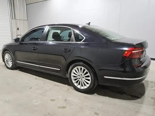 1VWBT7A31HC014563 2017 VOLKSWAGEN PASSAT - Image 2