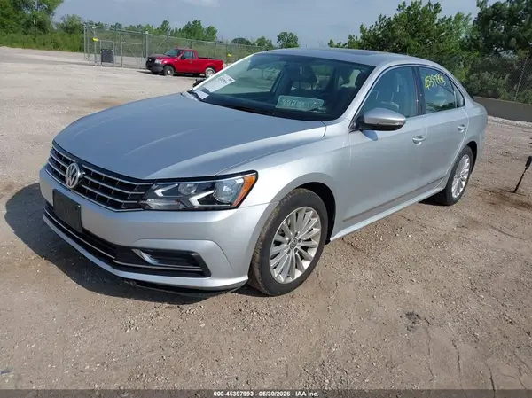 1VWBT7A31HC018712 2017 VOLKSWAGEN PASSAT - Image 2