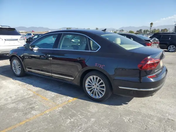 1VWBT7A31HC020332 2017 VOLKSWAGEN PASSAT - Image 2