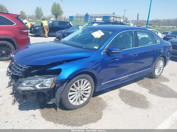 1VWBT7A31HC021299 2017 VOLKSWAGEN PASSAT - Image 2