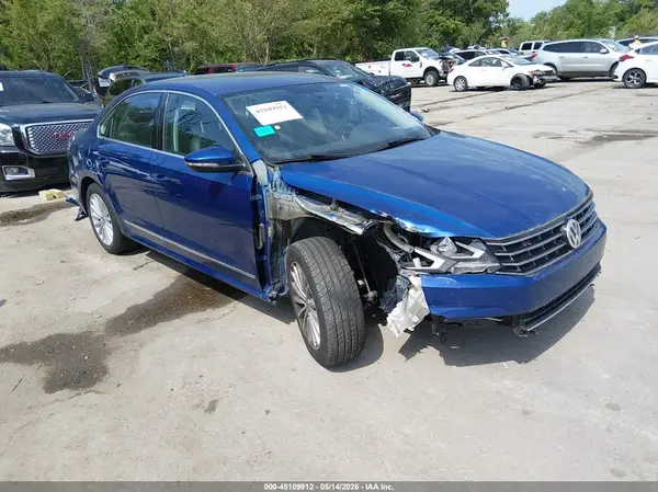 1VWBT7A31HC028009 2017 VOLKSWAGEN PASSAT - Image 1